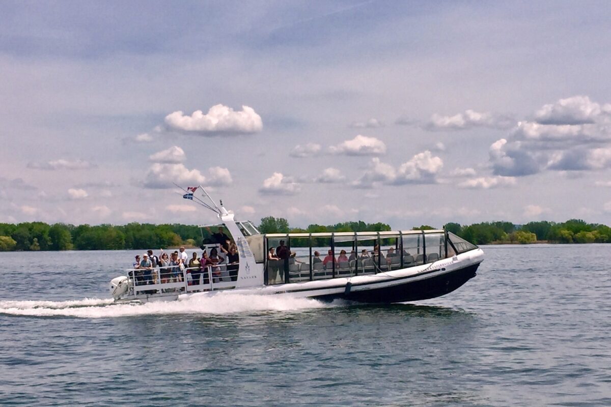 Facilement accessible en vélo, auto et bateau